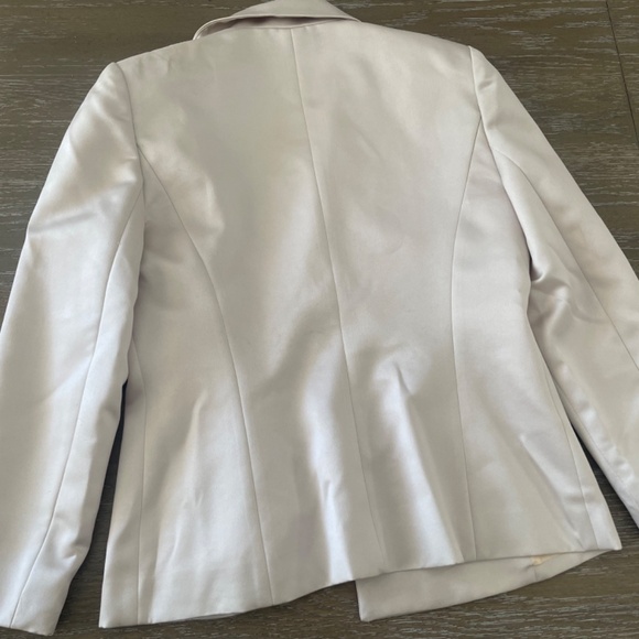 Women Suit - Picture 2 of 4